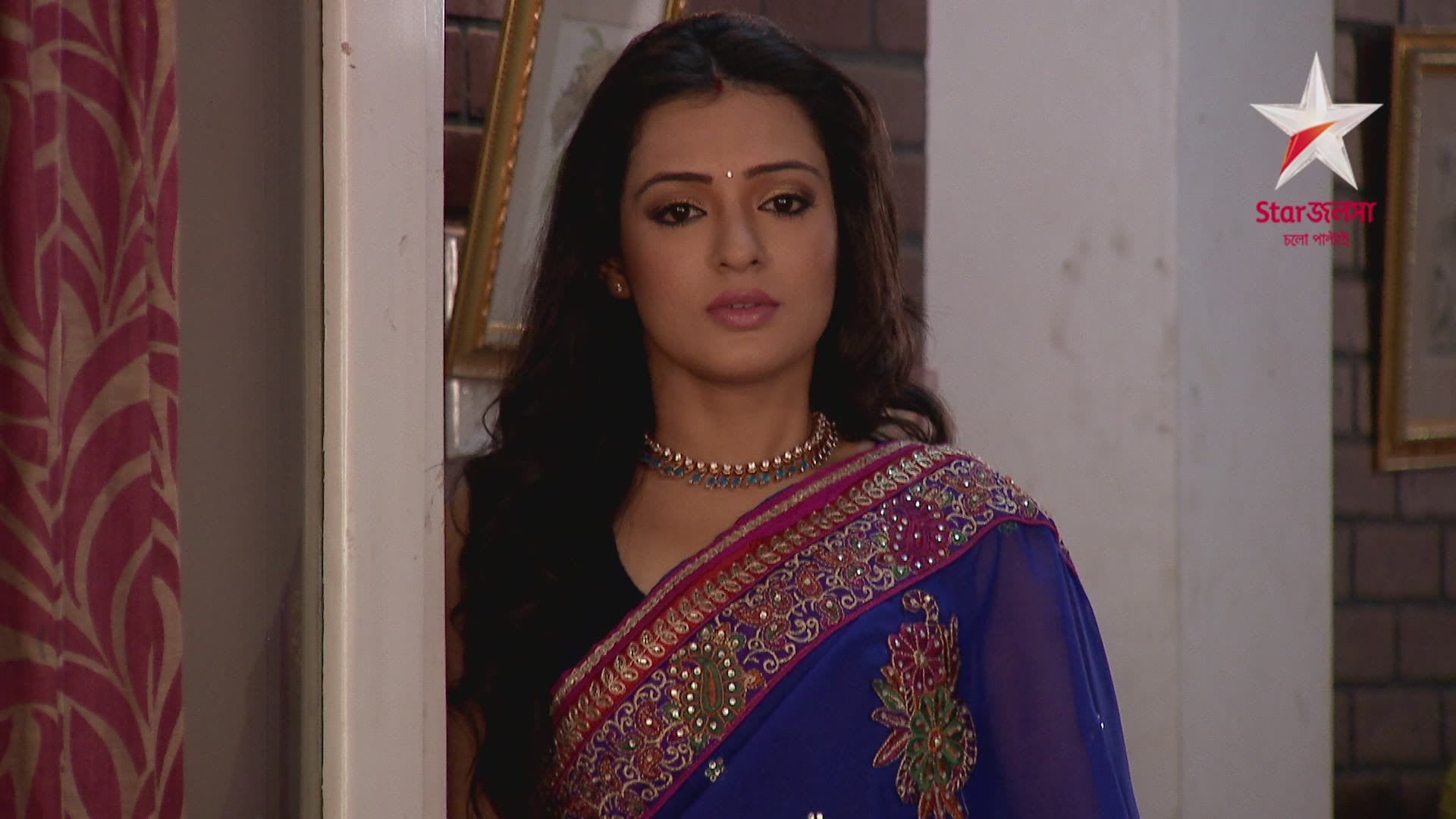 Pamela sneaks into Aranya s room