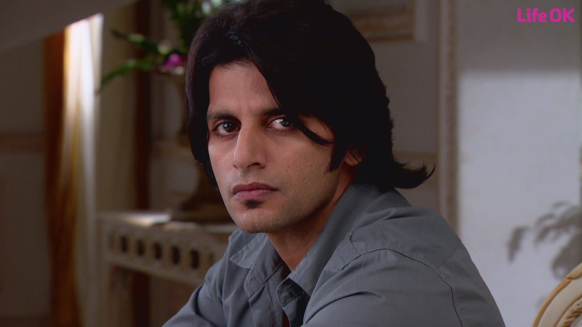 Watch Viraj Confronts Sia Online