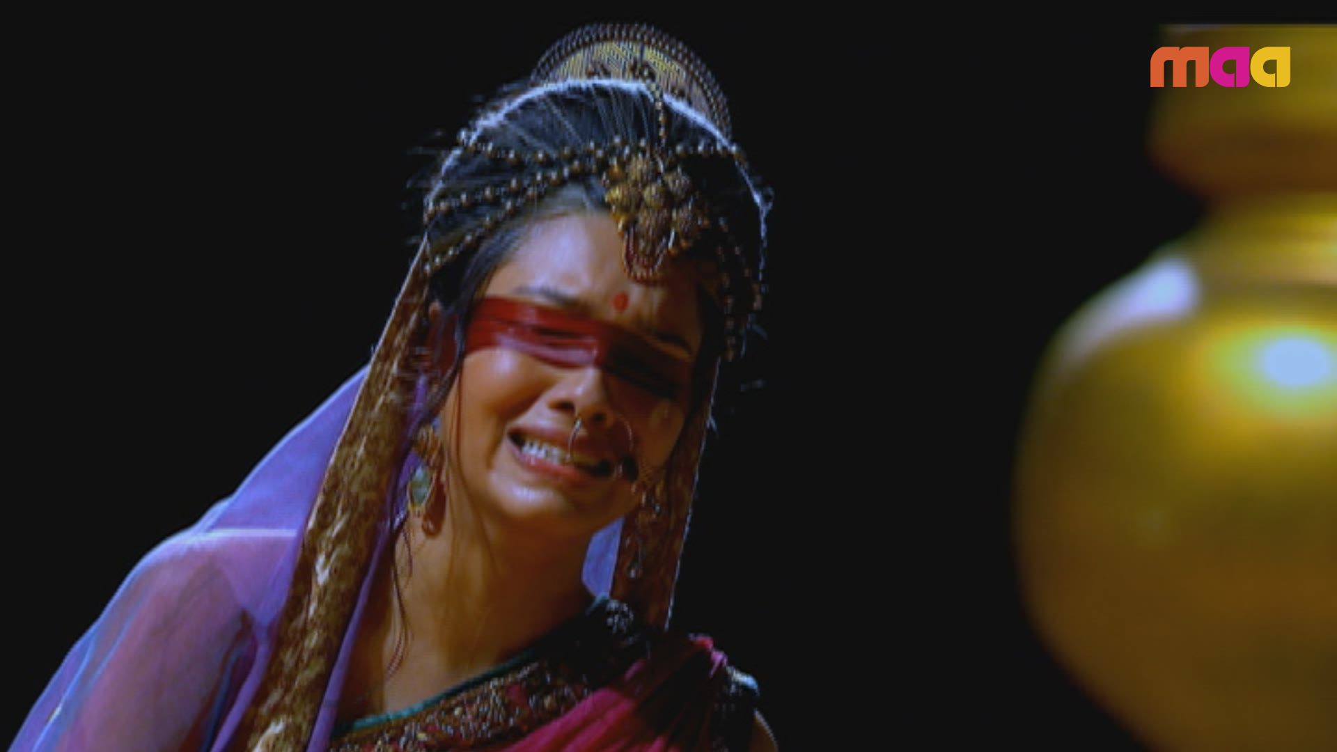 Gandhari mourns