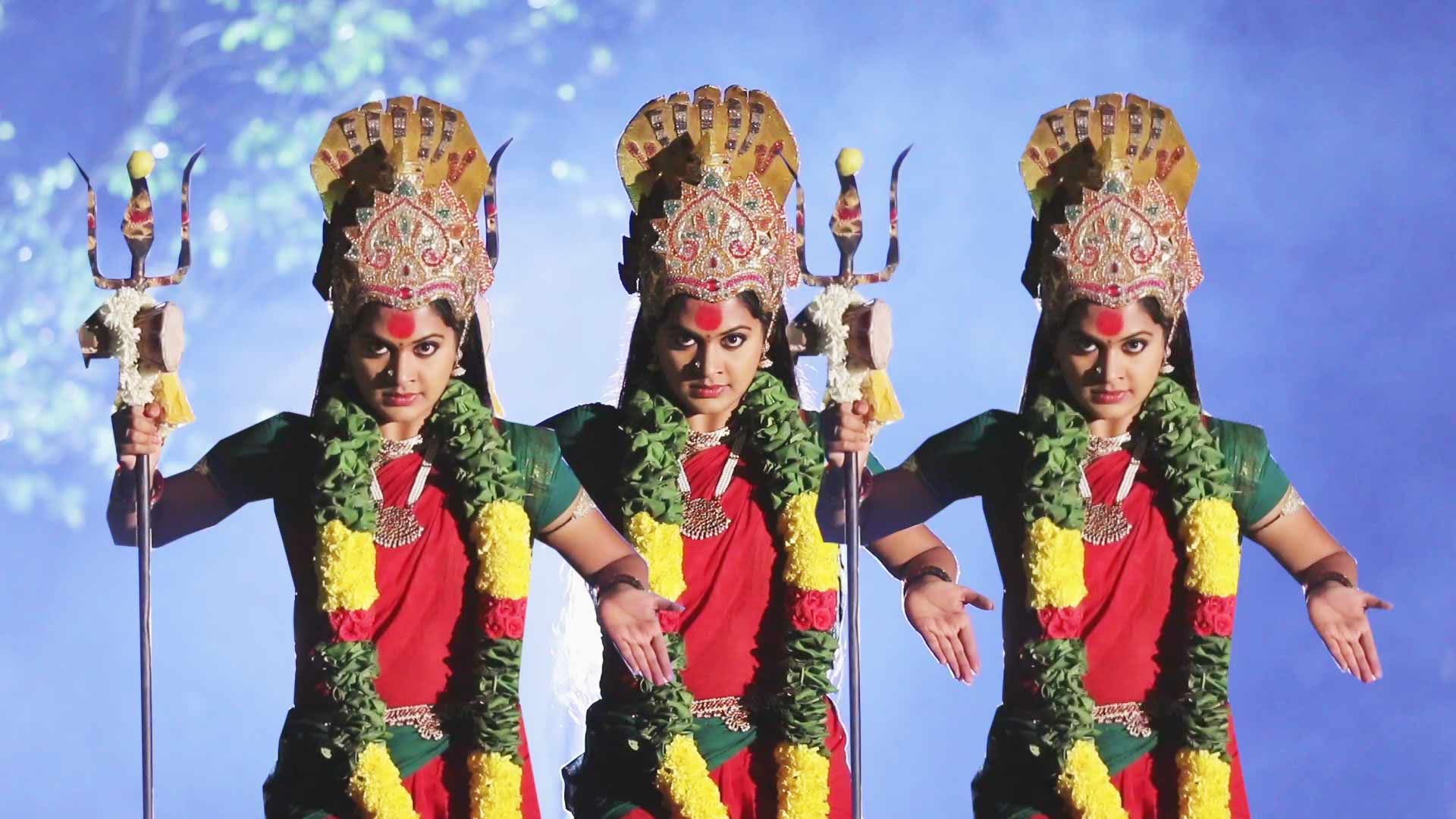 Meenakshi, Possessed By The Deity