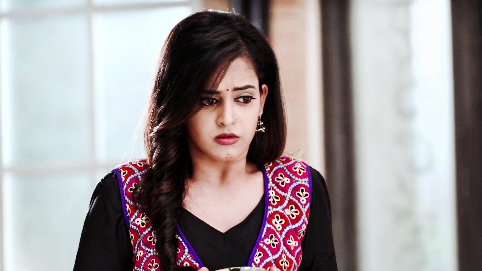 Sita Treats Jaggi's Wounds