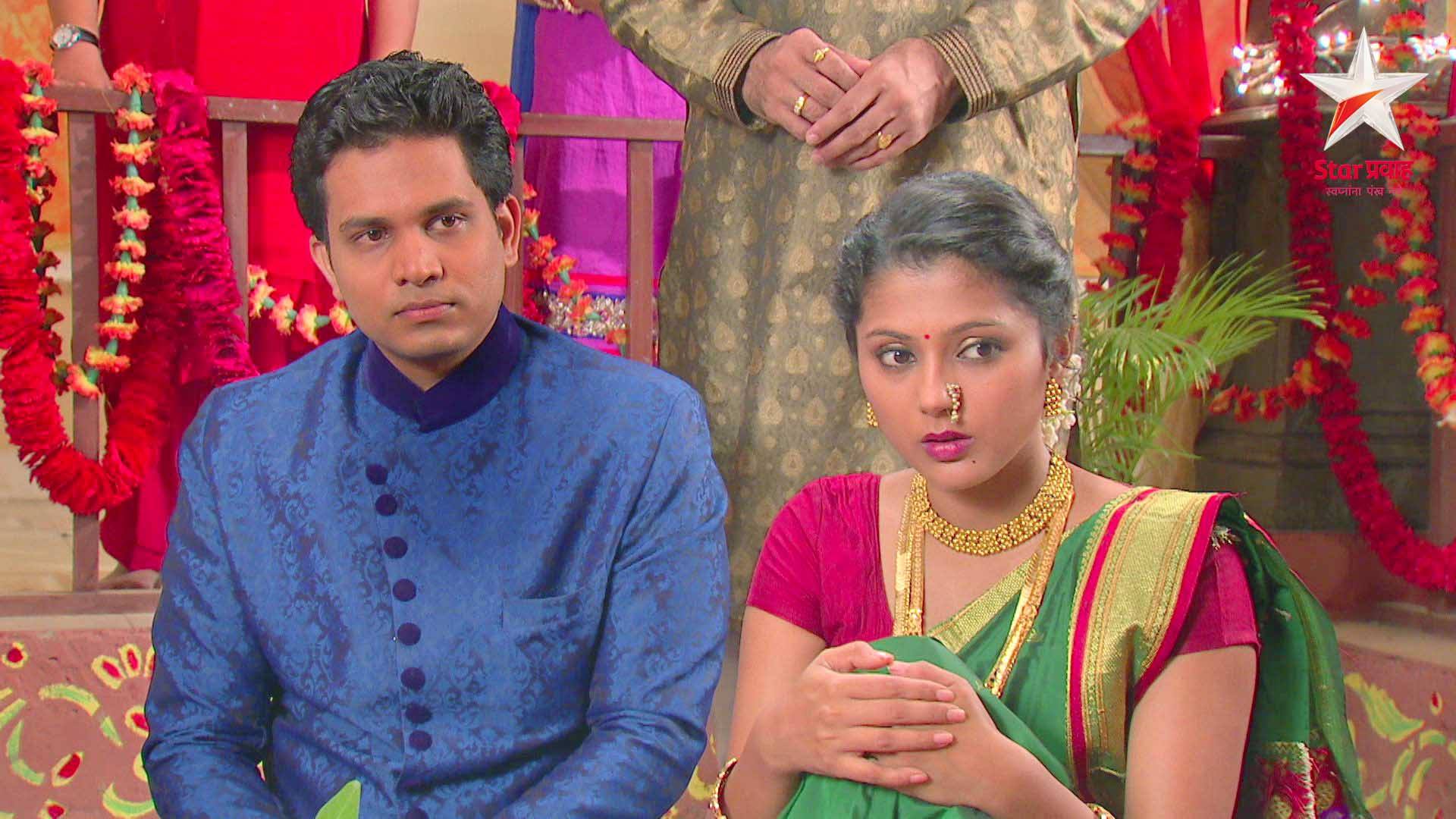Watch Rahul, Pari get engaged Online