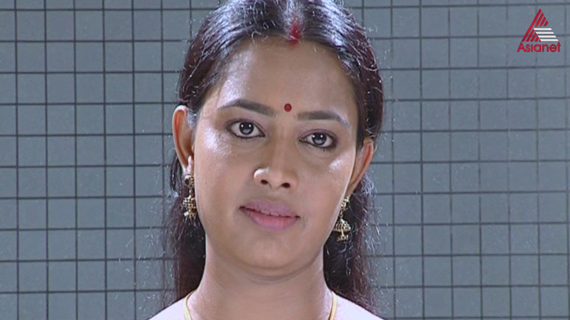 Watch Divya returns Online