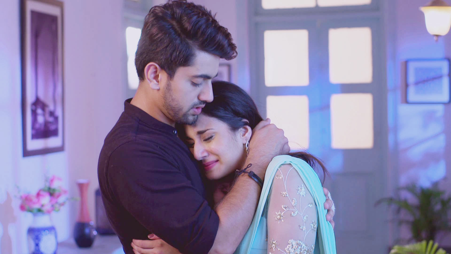 Avni Becomes Emotional