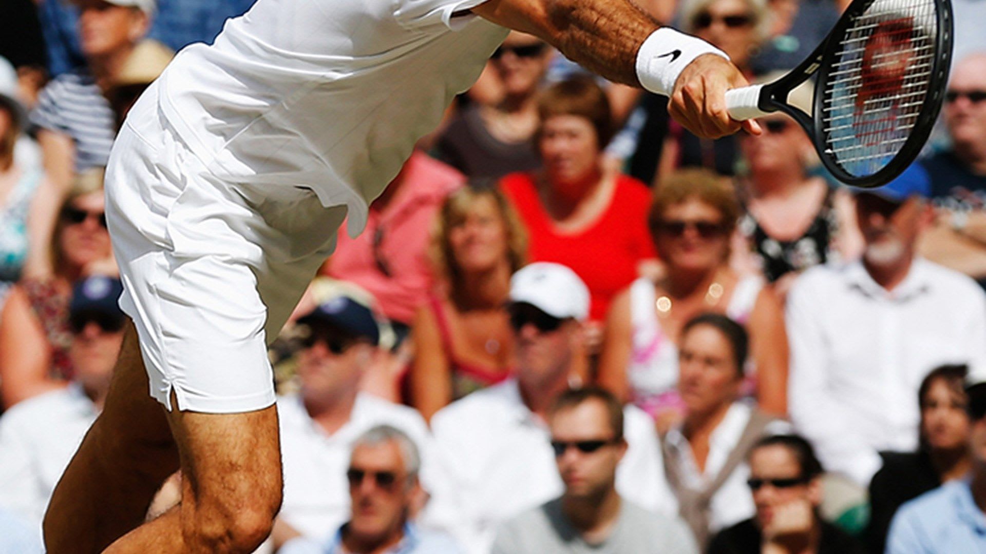 Watch Roger Federer's cheeky drop shot Online