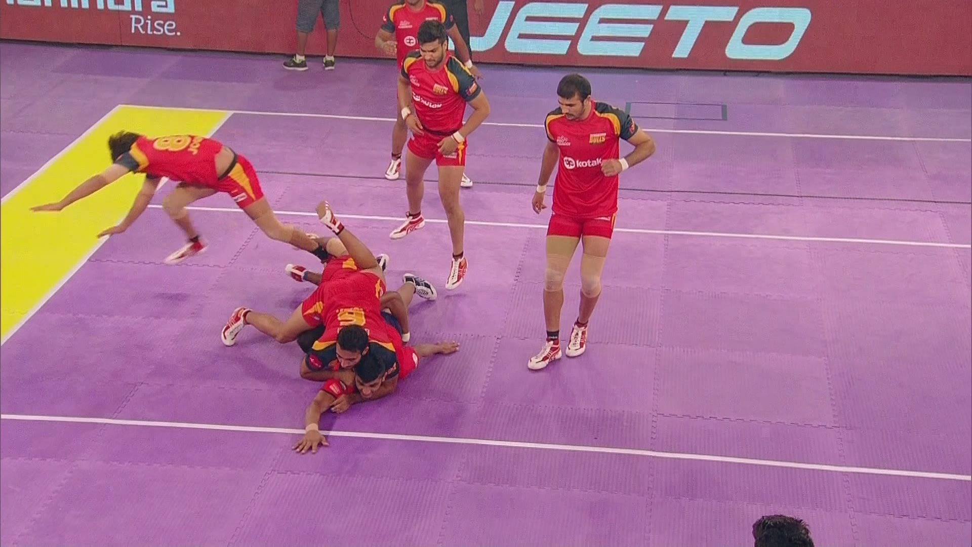 Watch Rohit excels in a do-or-die raid for Delhi Online