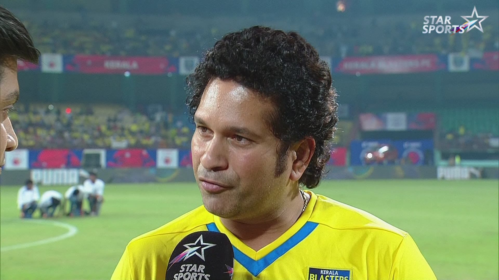 Hero ISL 2014, Kerala vs NorthEast: Sachin Tendulkar felicitates the service personnel